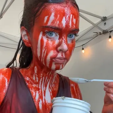 Publicación de Summer H. Howell en Instagram (20 oct 2026)