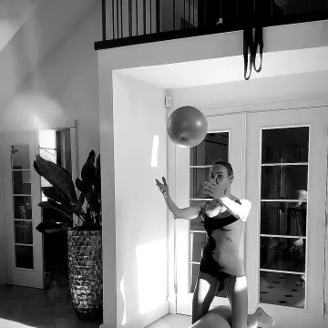 Publicación de Weronika Książkiewicz en Instagram (24 oct 2026)