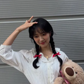 Publicación de Kim Hye-yoon en Instagram (12 abr 2026)