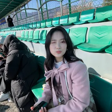 Publicación de Kim Hye-yoon en Instagram (4 mar 2026)