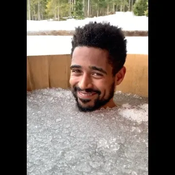 Publicación de Alfred Enoch en Instagram (7 feb 2022)
