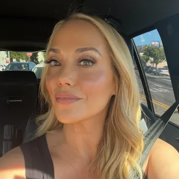 Publicación de Elizabeth Berkley en Instagram (4 nov 2025)