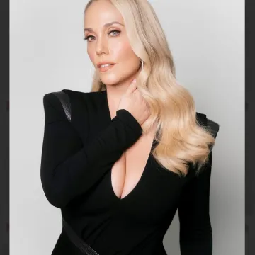 Publicación de Elizabeth Berkley en Instagram (11 nov 2025)