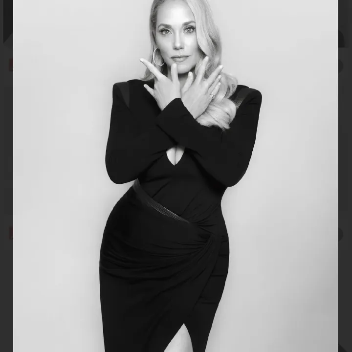 Publicación de Elizabeth Berkley en Instagram (8 nov 2025)