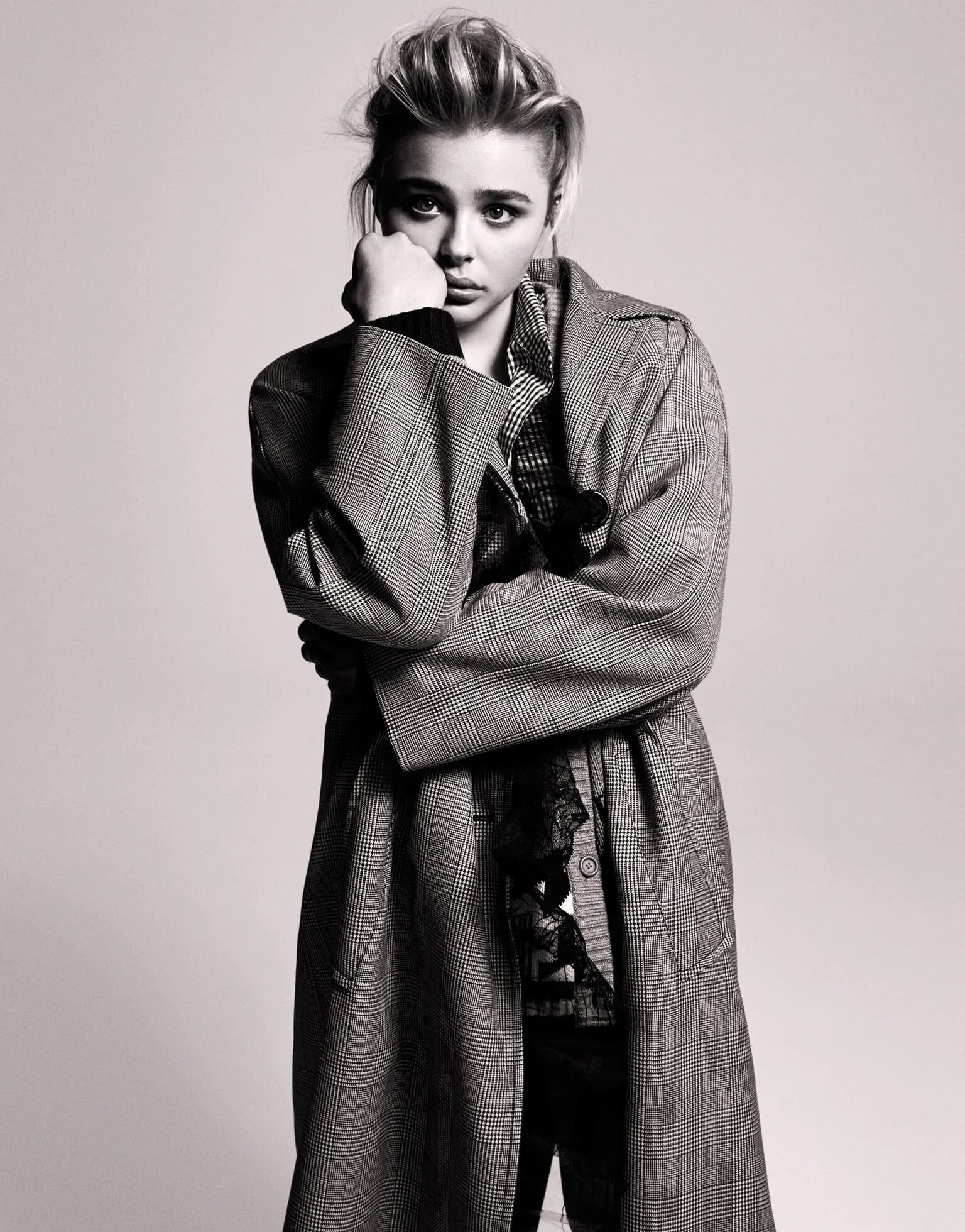 1463674237332_Chloe_Moretz_The_Edit_May_19_2016_iPad_04.jpg.c31eae6ec62e353db4b8634c1be625e0