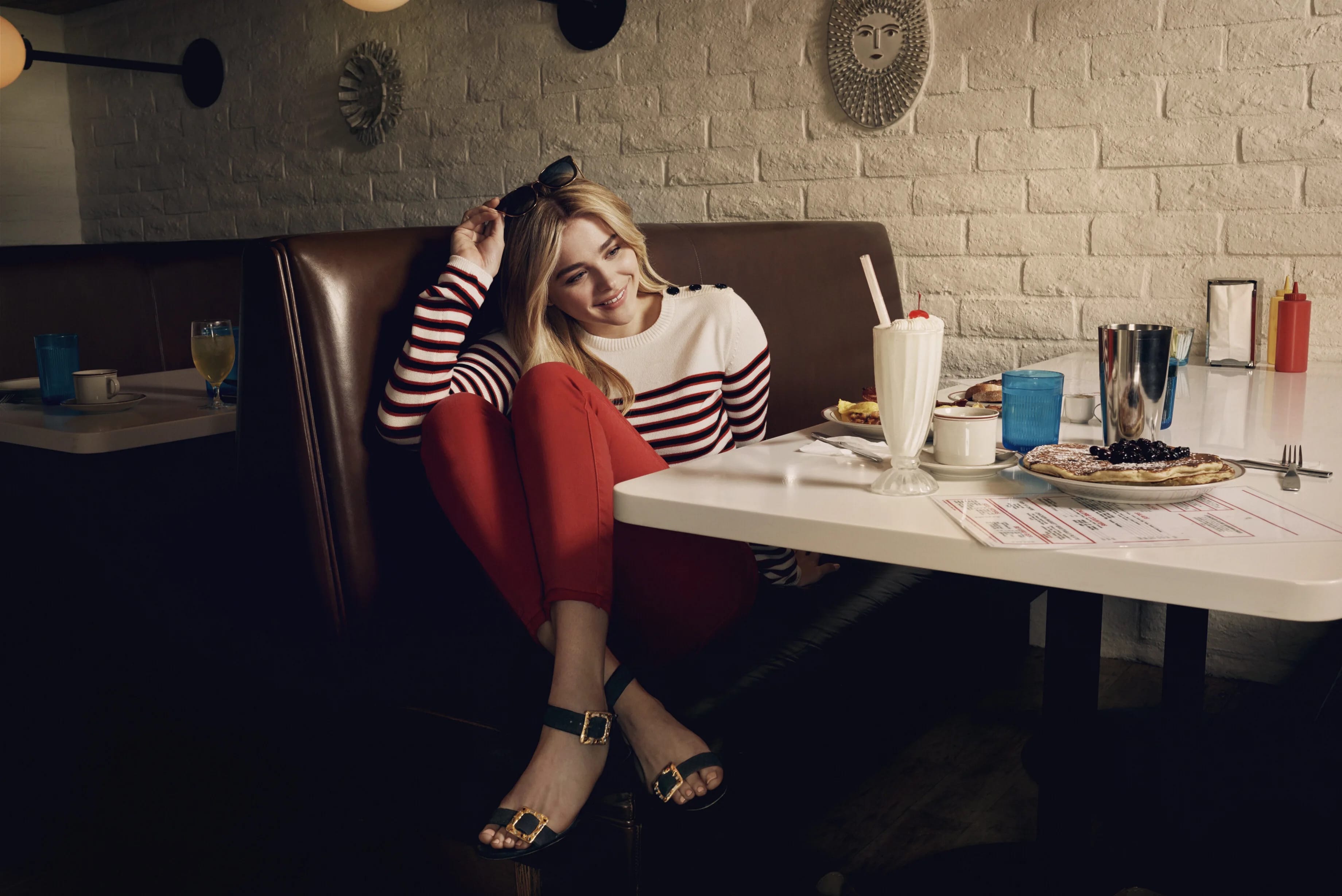 1523021806834_chloe_moretz_jimmy_choo_photoshoot_12.jpg.3a0ec3f57652dc0183a3b8bc0250d309