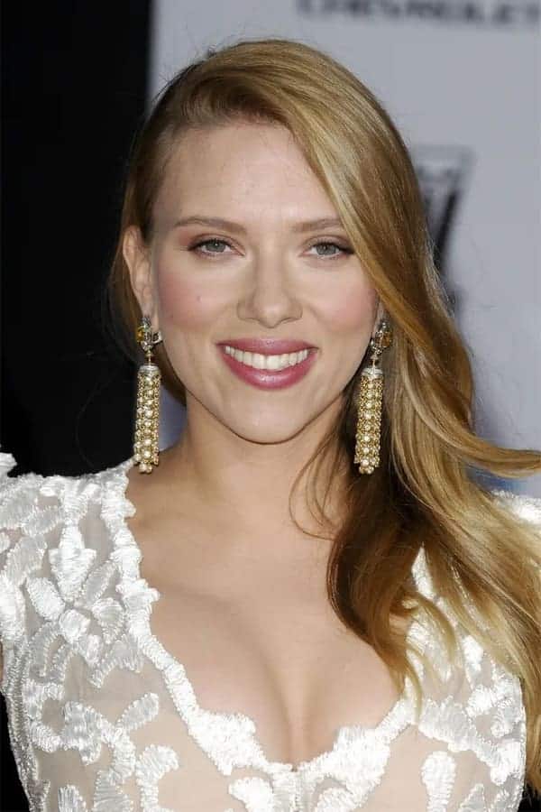 Scarlett Johansson 18 Scarlett Johansson
