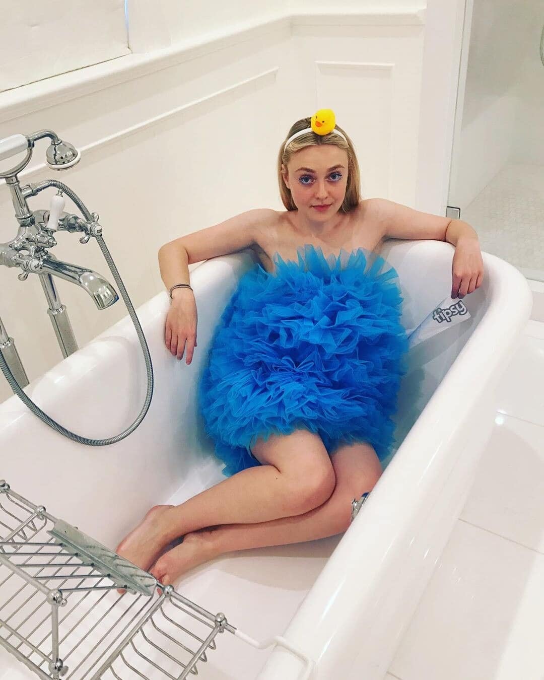 rs_1080x1350-191031183219-dakota-fanning-halloween-costume-cc-103119