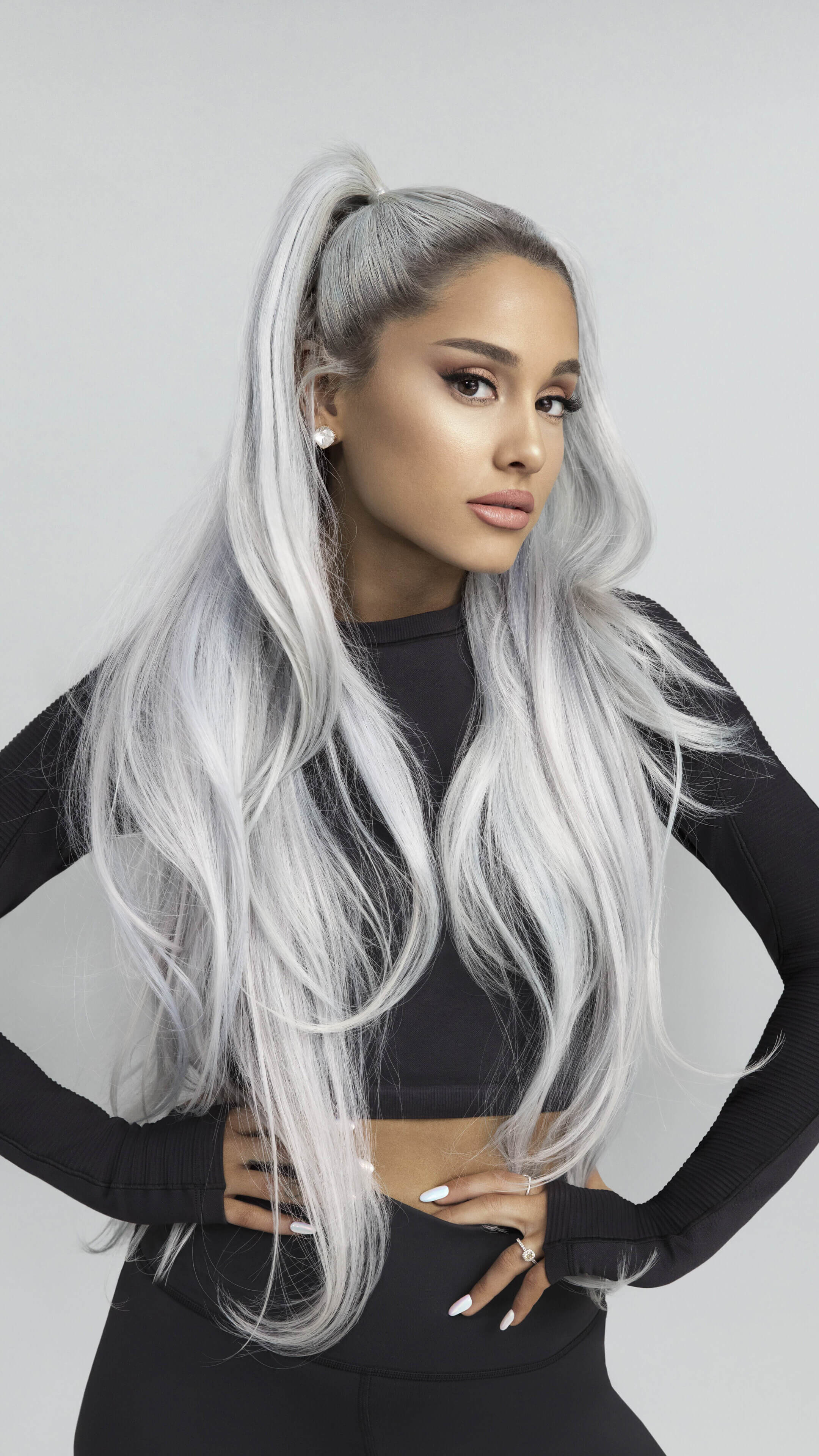 323684-Ariana-Grande-Photoshoot-8K-iphone-wallpaper