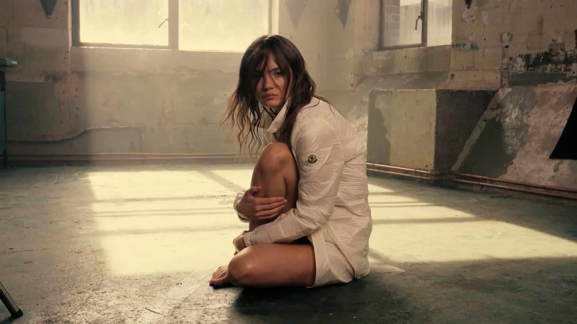 Freya-Allan-Feet-7924314