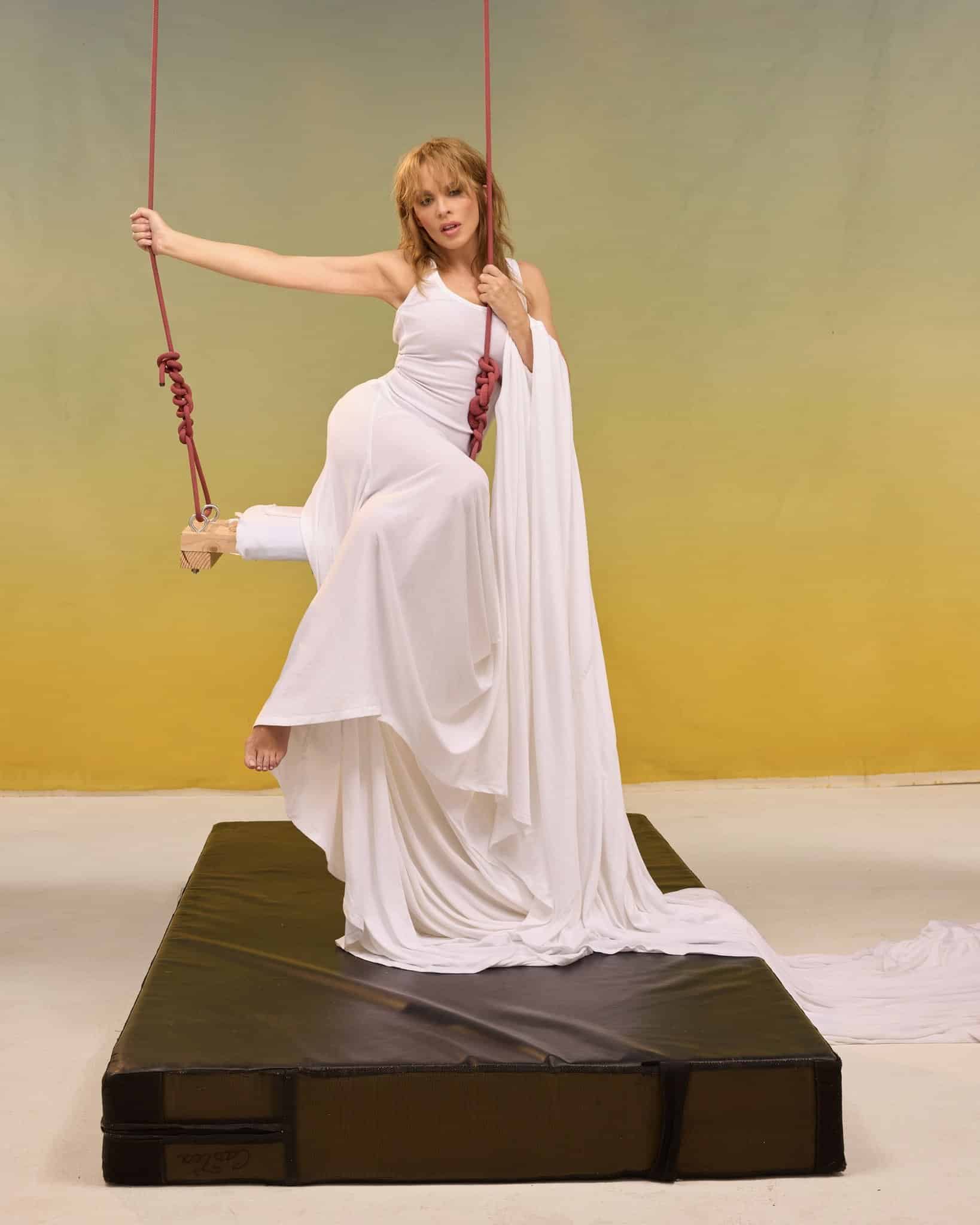 Kylie-Minogue-Feet-8203242