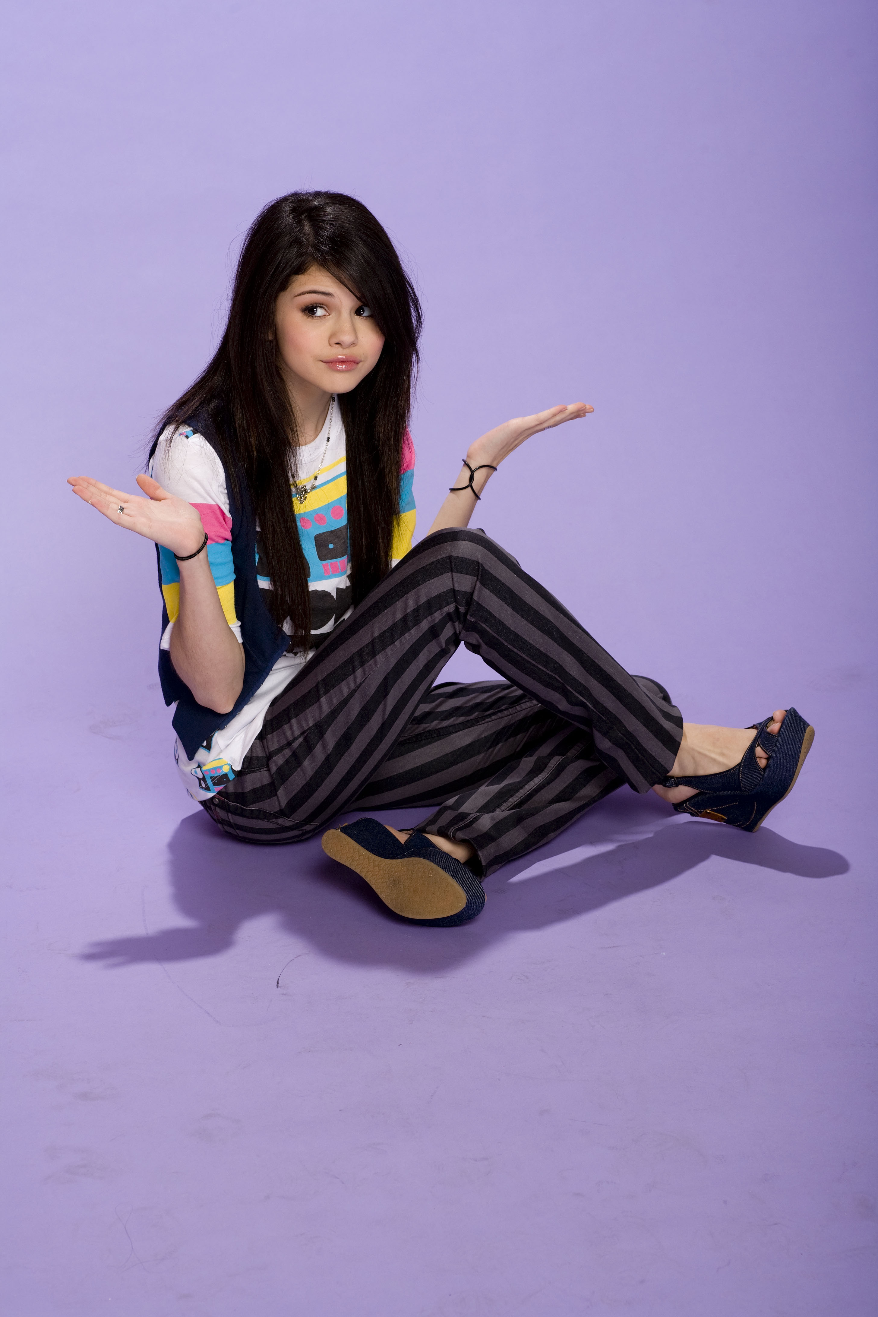 Selena-Gomez-Feet-705040