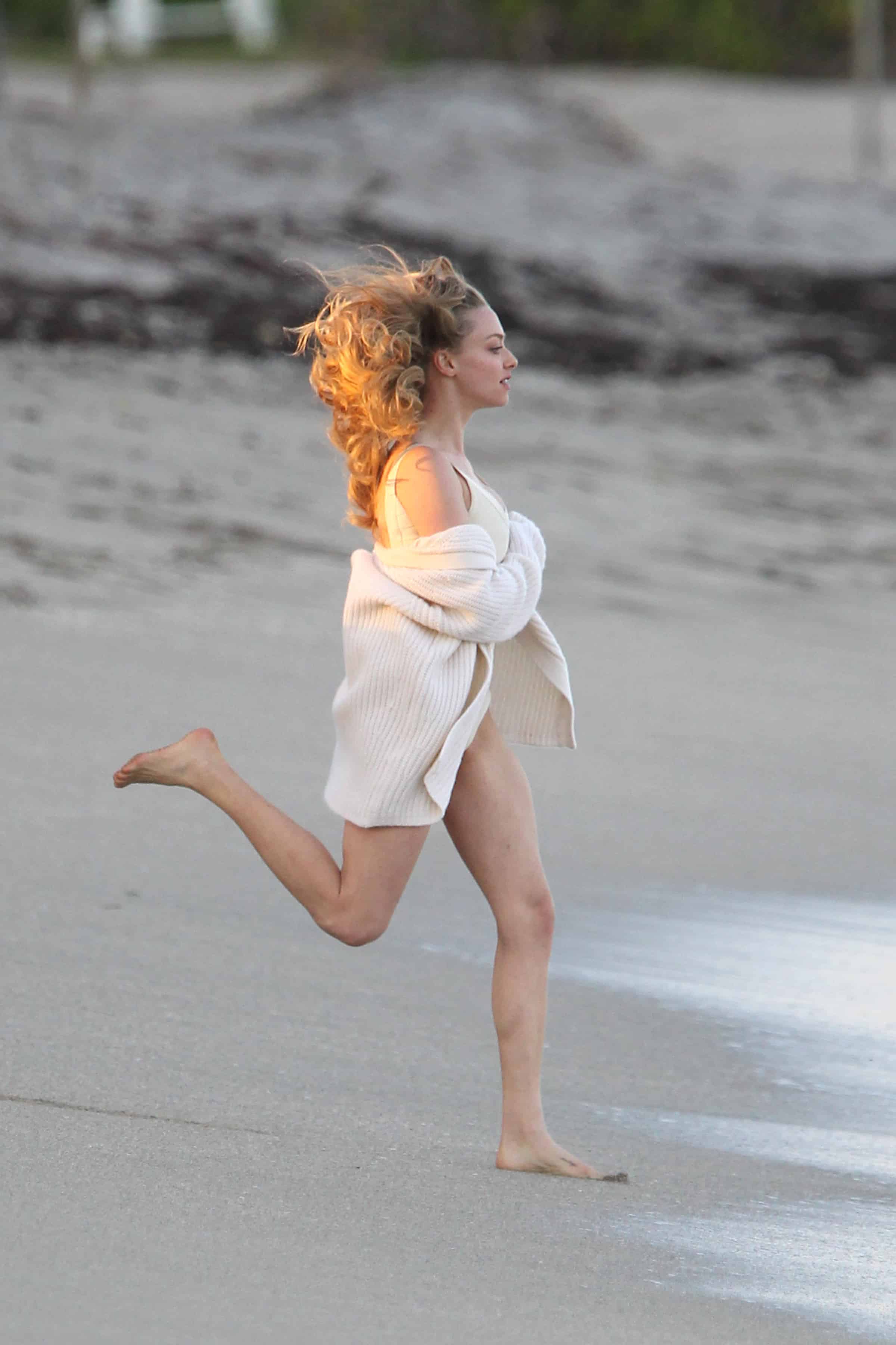 Amanda-Seyfried-Feet-1625033