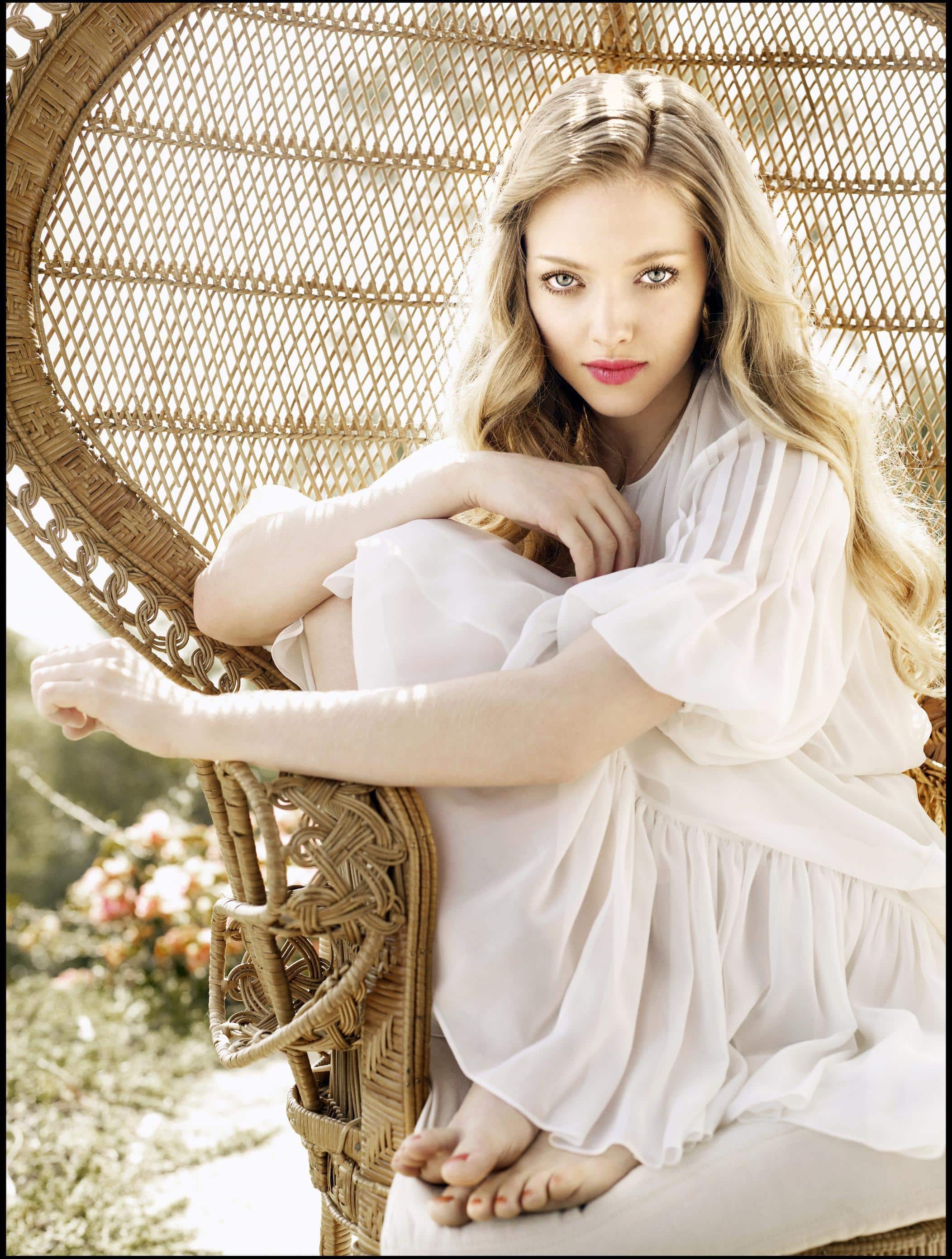 Amanda-Seyfried-Feet-2919372
