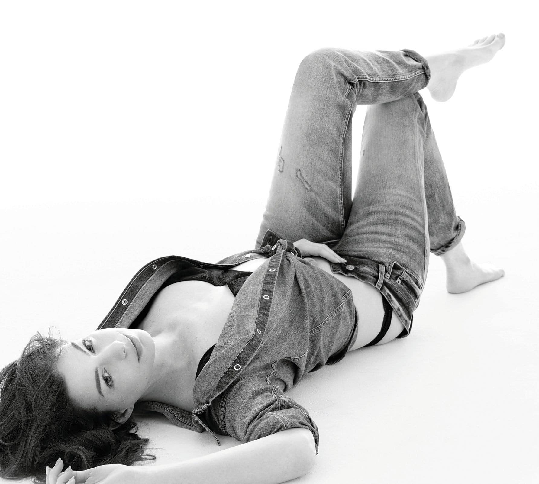 Anne-Hathaway-Feet-2684965