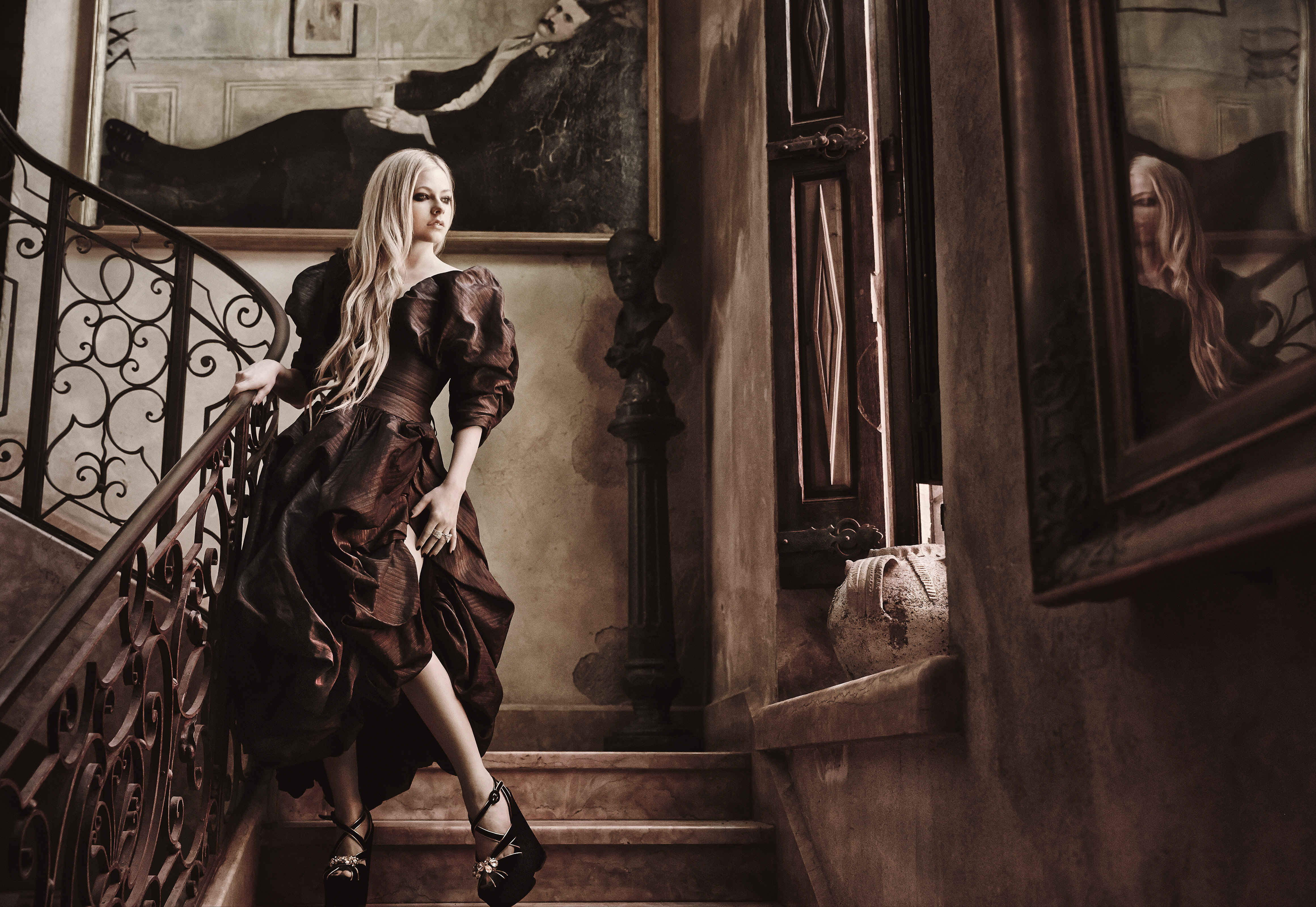 Avril-Lavigne-Feet-2317663