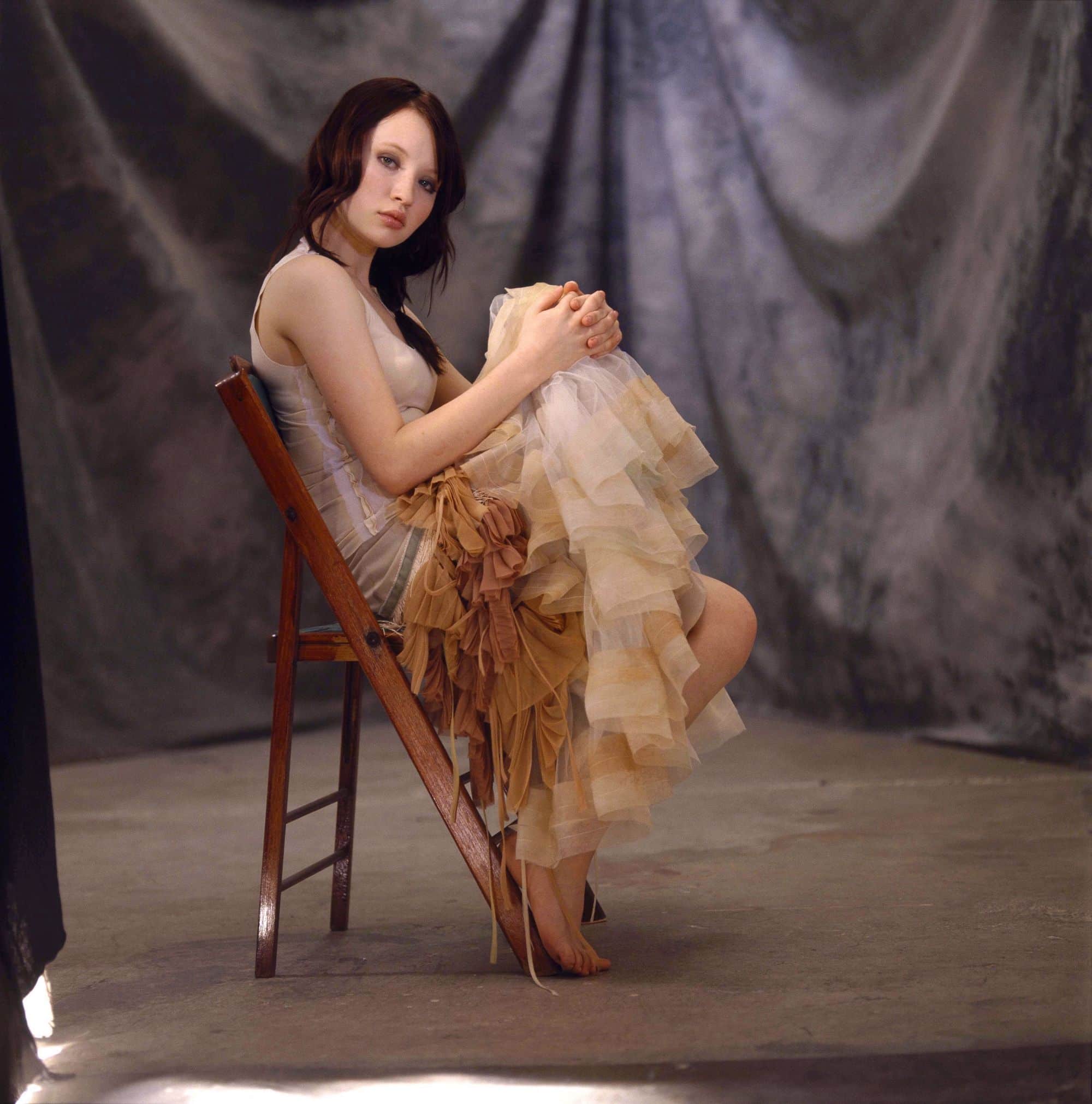 Emily-Browning-Feet-222377