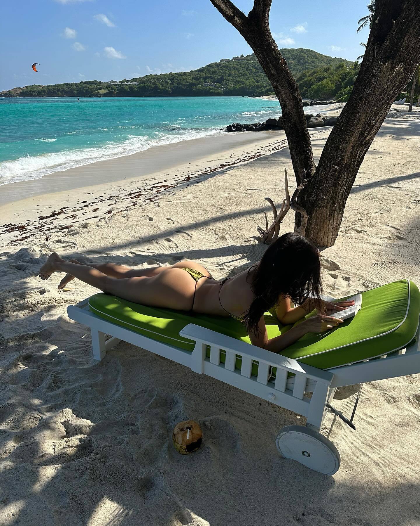 Kendall-Jenner-Feet-7673430