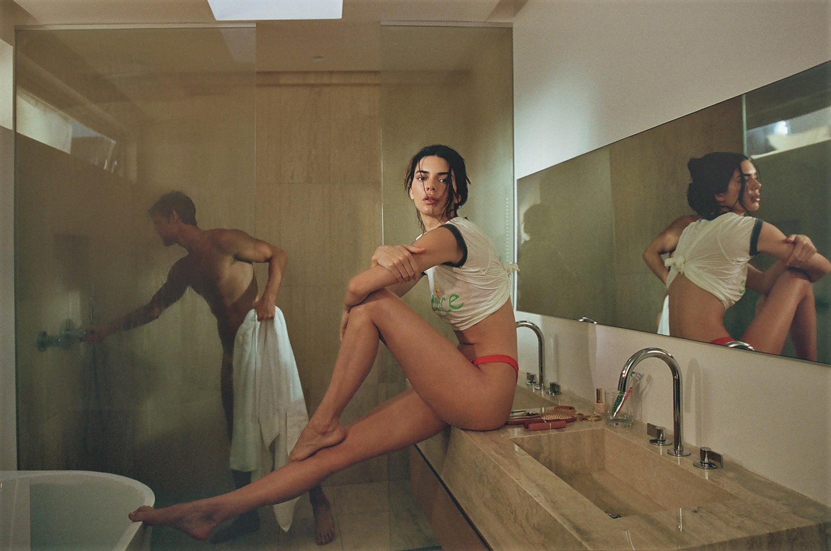 Kendall-Jenner-Feet-7907474