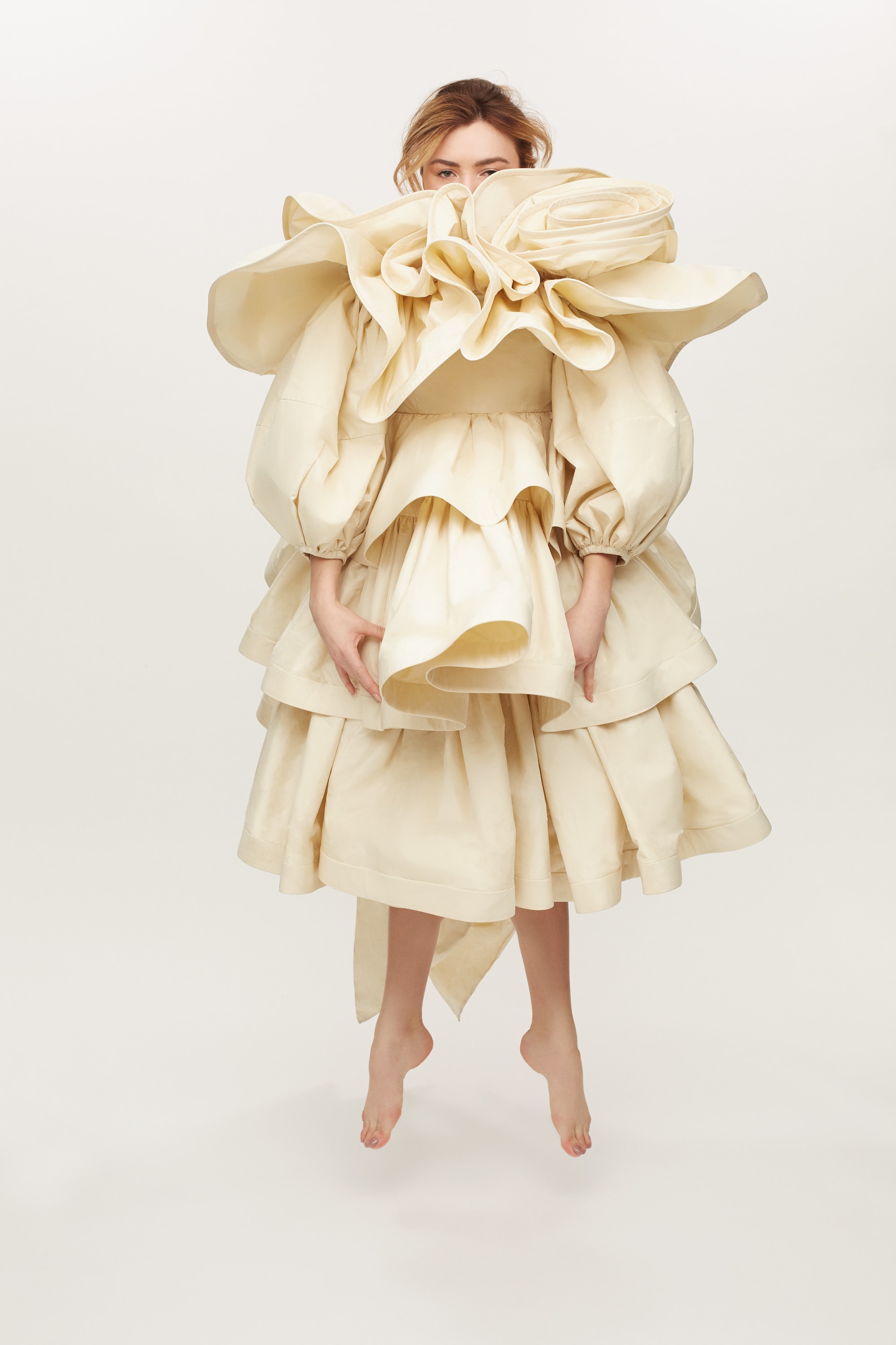 Peyton-List2-Feet-4068372