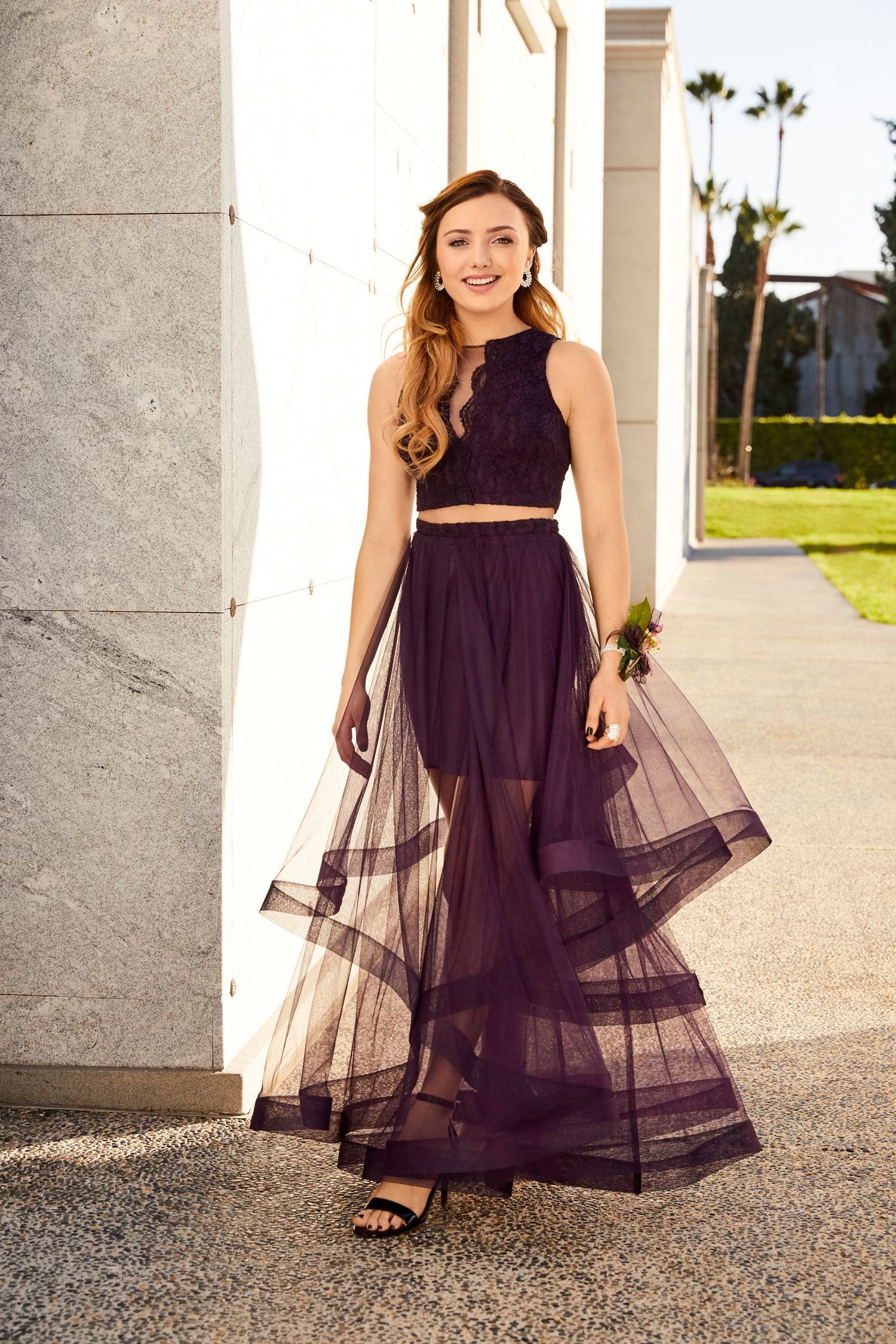 Peyton-List2-Feet-7946424