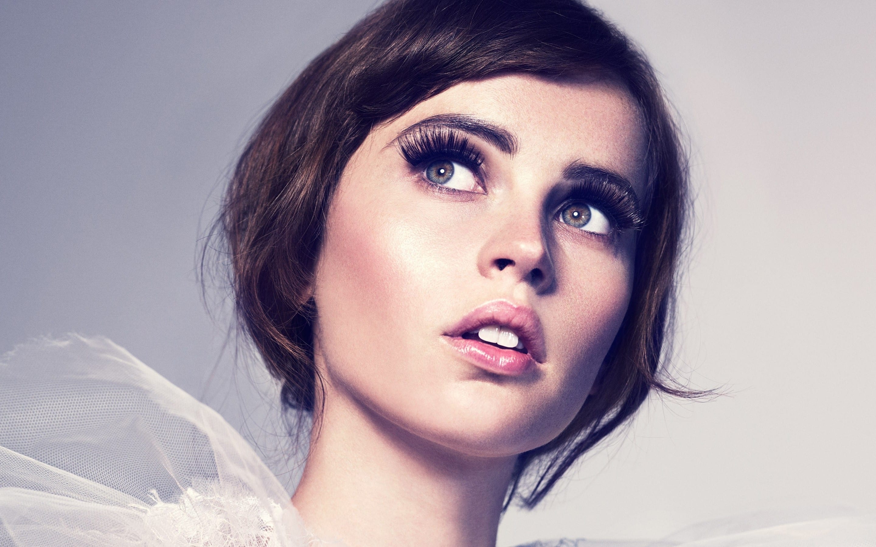 1009211-face-women-model-portrait-long-hair-brunette-green-eyes-photography-singer-actress-blue-black-hair-pink-lipstick-fashion-hair-nose-Felicity-Jones-Person-skin-blush-head