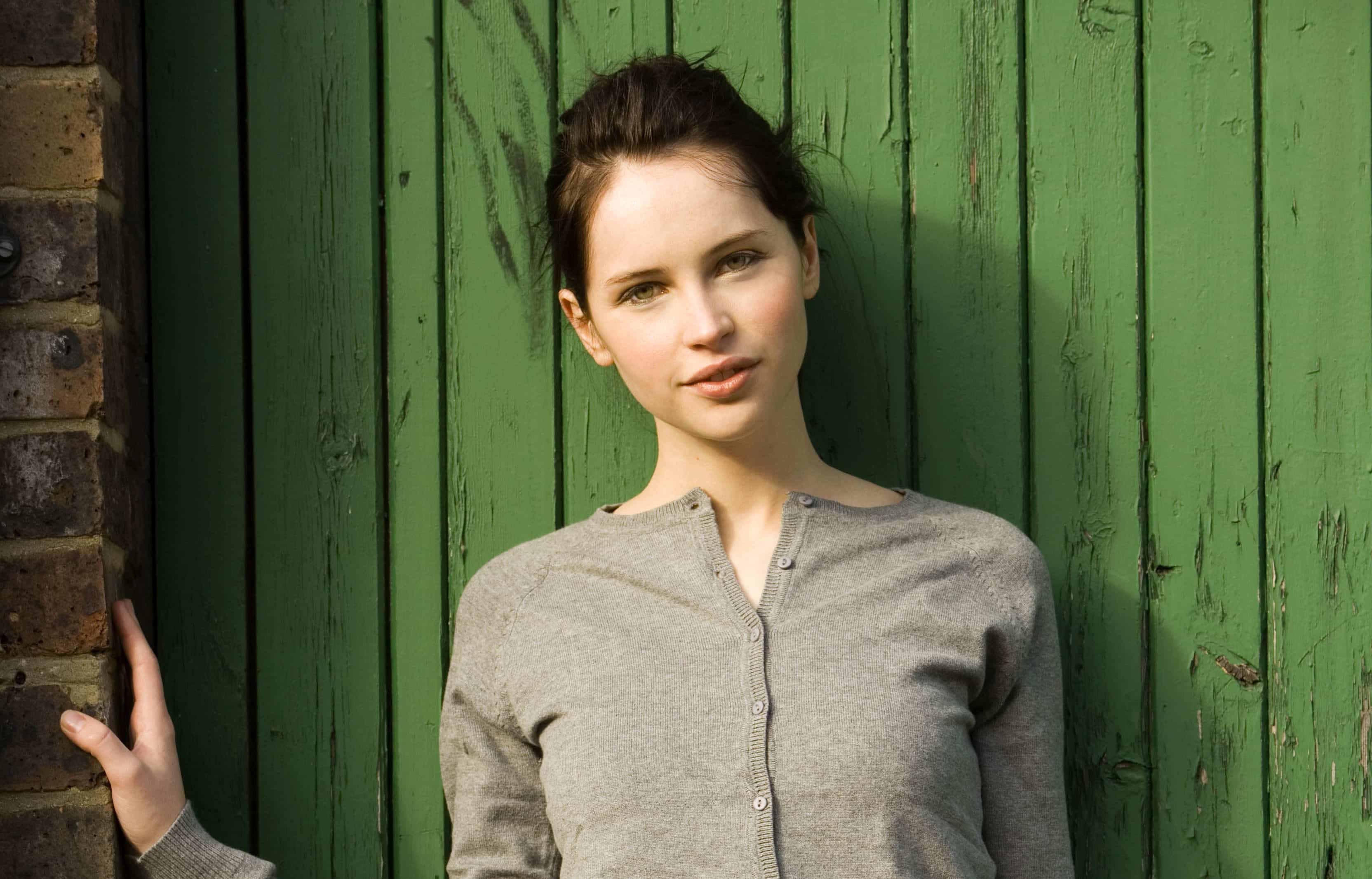 123352-felicity-jones-hd
