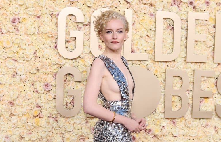 Julia Garner con 29-30 años