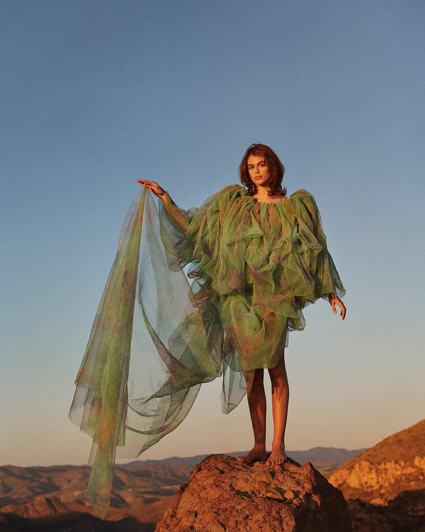 Kaia-Gerber-Feet-6347008