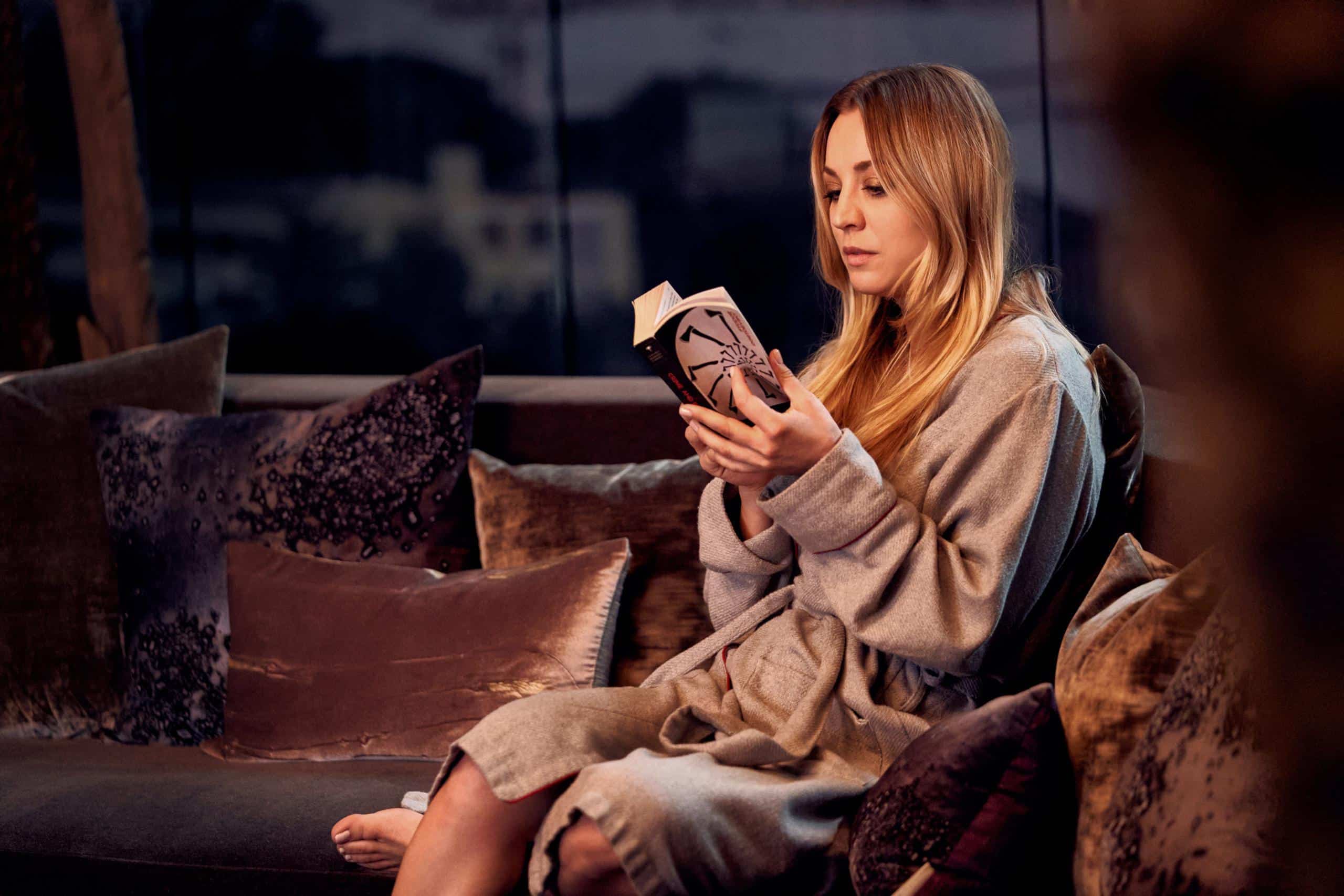 Kaley-Cuoco-Feet-6320541