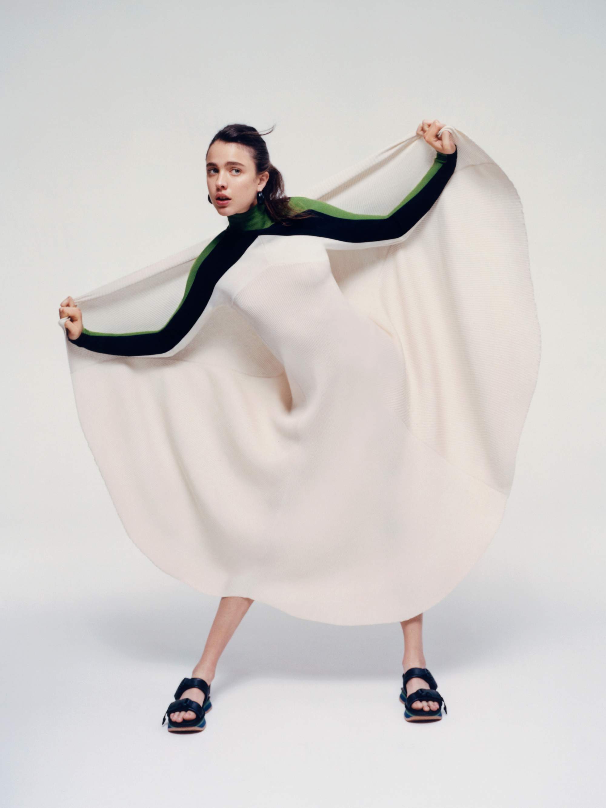 Margaret-Qualley-Feet-6086460