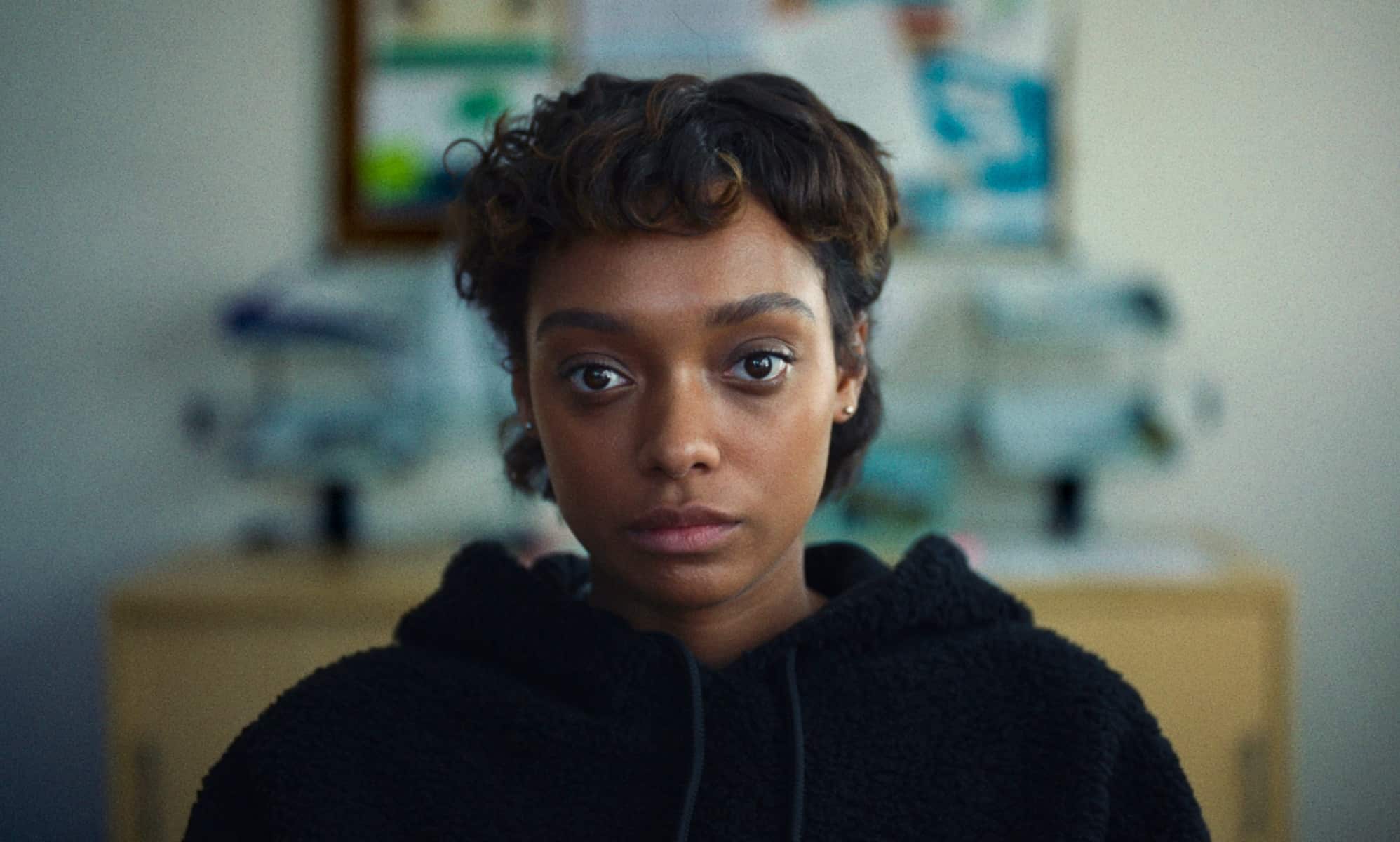 Sophie-Wilde-stars-as-Mia-in-Netflix-series-Everything-Now.-Netflix_Left-Bank