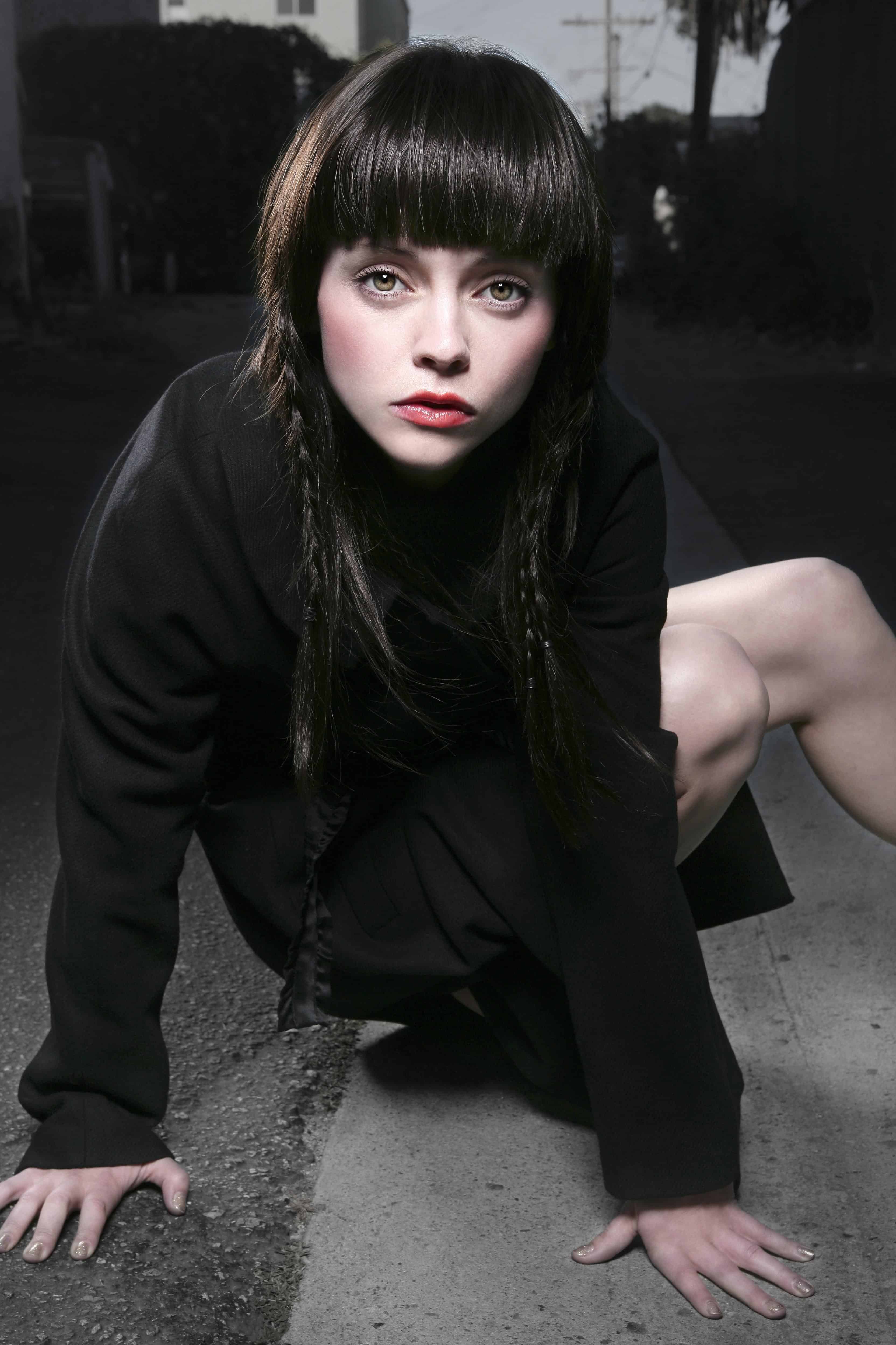 brunettes-legs-women-christina-ricci-3328x4992-people-leg-hd-art-wallpaper-49df845872c79e556940da1e9feb01d0