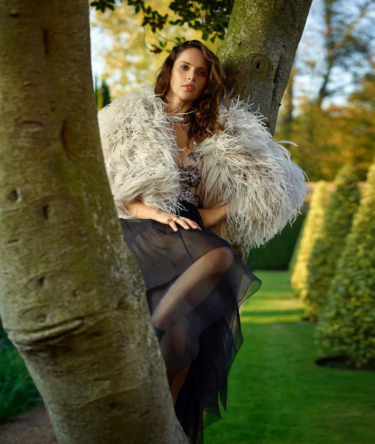 felicity-jones-photoshoot-for-dujour-magazine-november-2018-2