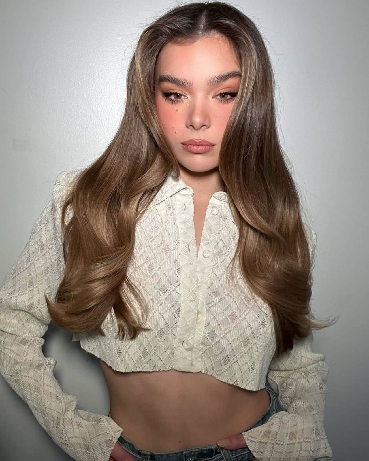 hailee-steinfeld-spider-man-across-the-spider-verse-press-day-photo-shoot-may-2023-4