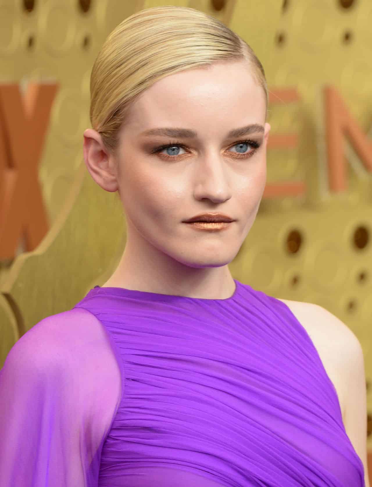 julia-garner-2019-emmy-awards-6