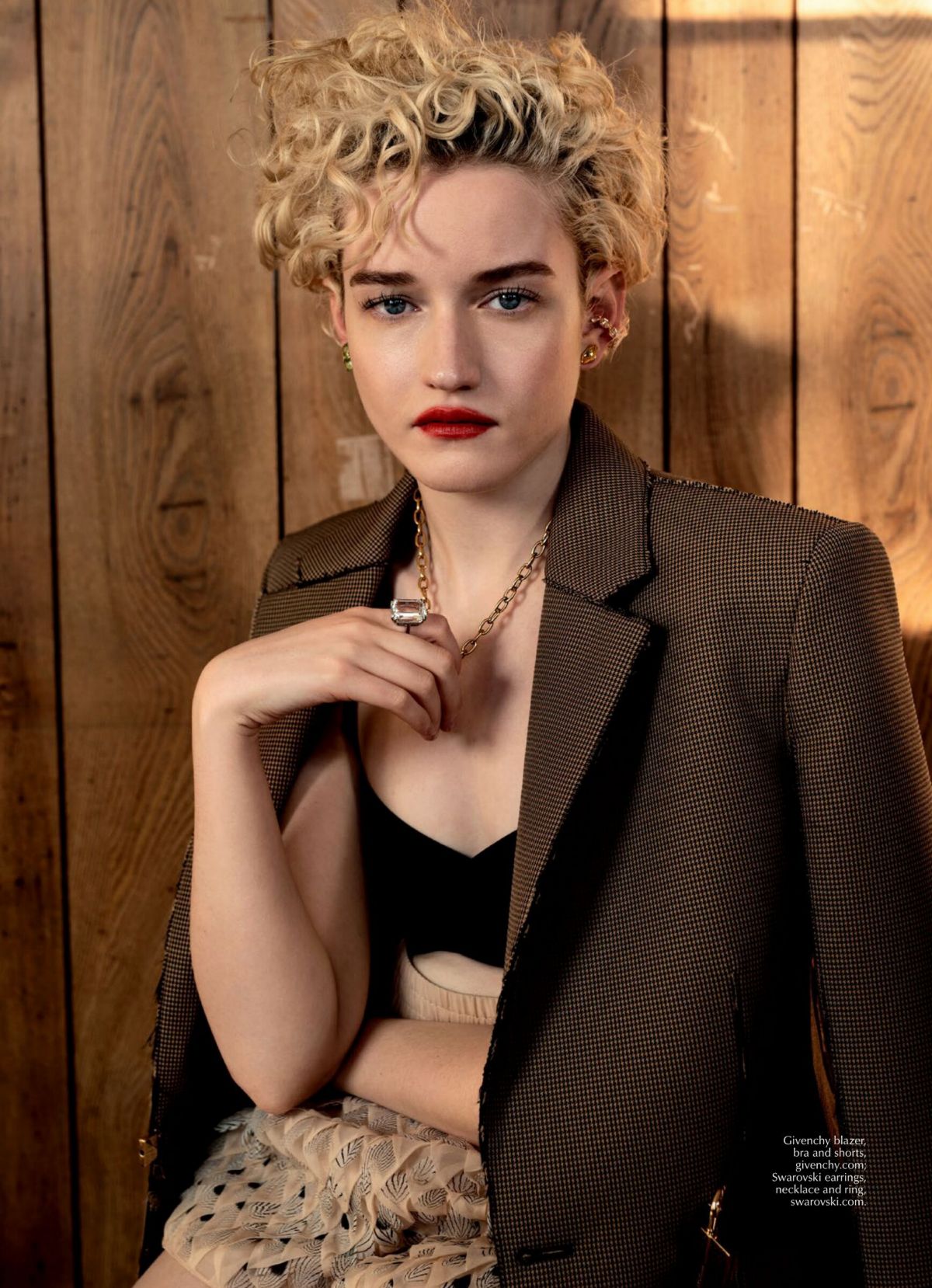 julia-garner-in-marie-claire-magazine-australia-march-2022-2