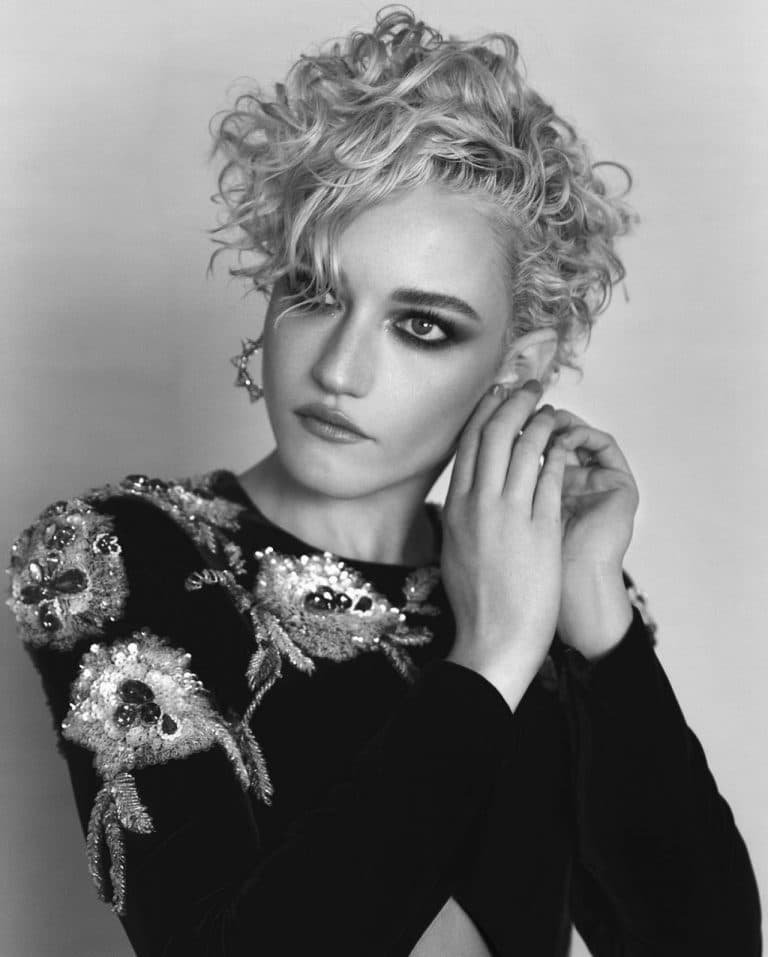 Julia Garner con 27-28 años