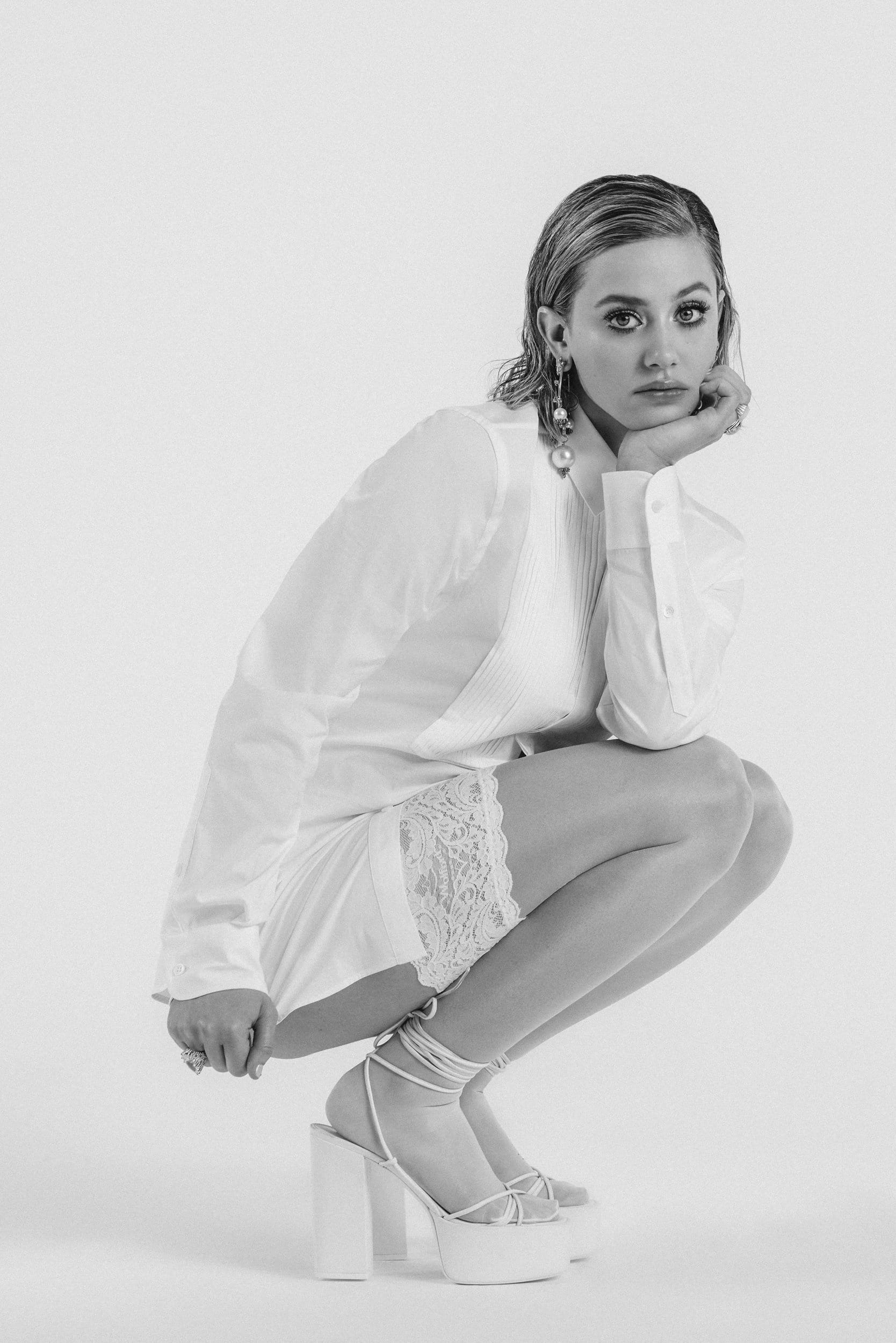 Lili-Reinhart-Feet-8339276
