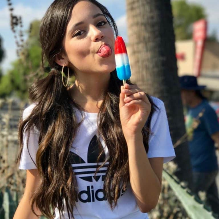 Jenna Ortega con 14-15 años