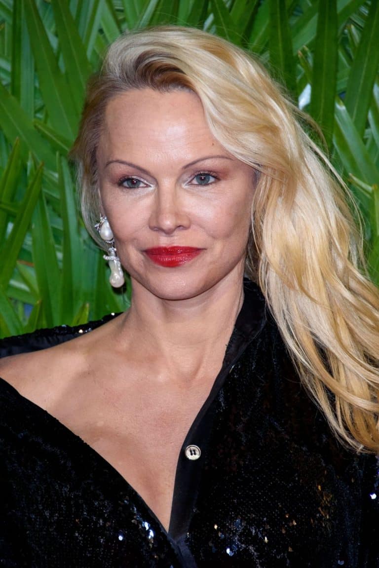 Pamela Anderson con 49-50 años