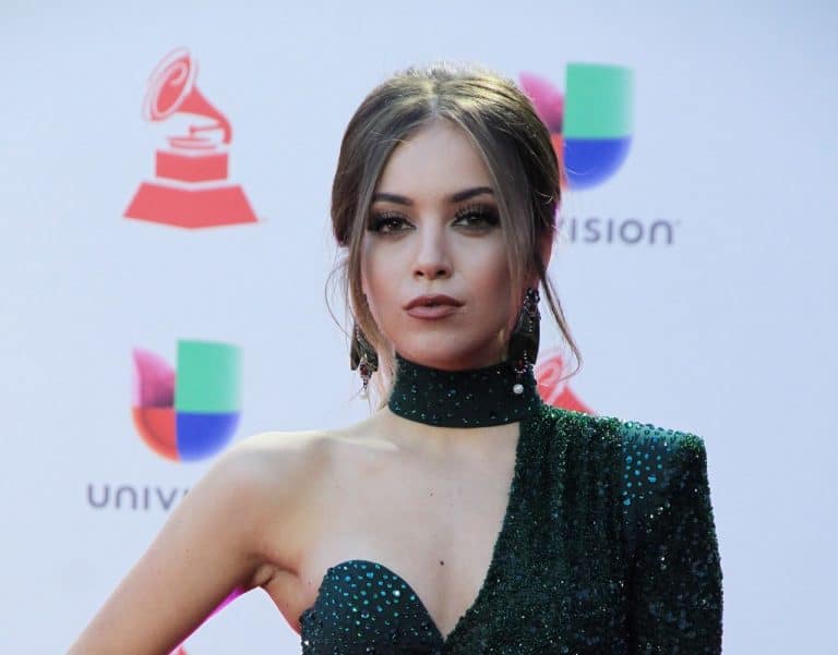 Ana Mena con 20-21 años