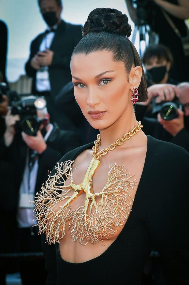 Bella Hadid con 24-25 años