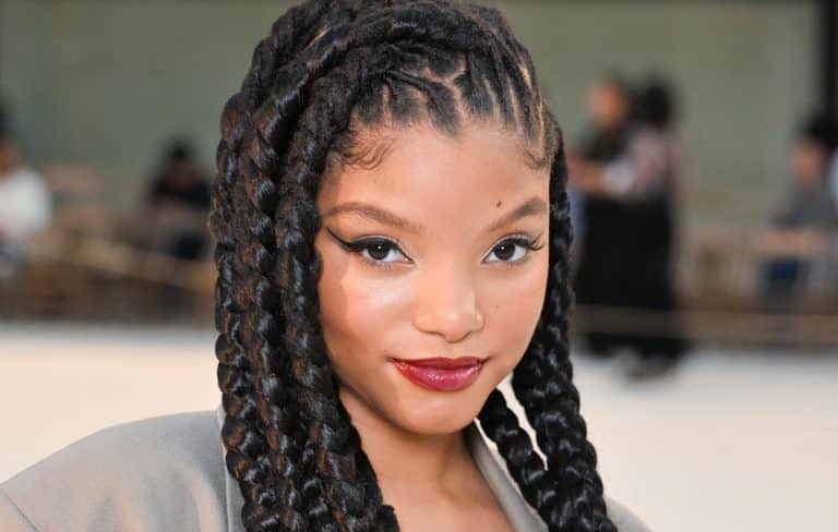 Halle Bailey con 22-23 años
