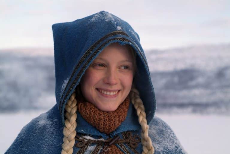 Laura Birn con 25-26 años