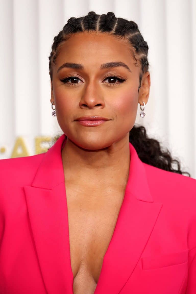 Ariana DeBose con 31-32 años