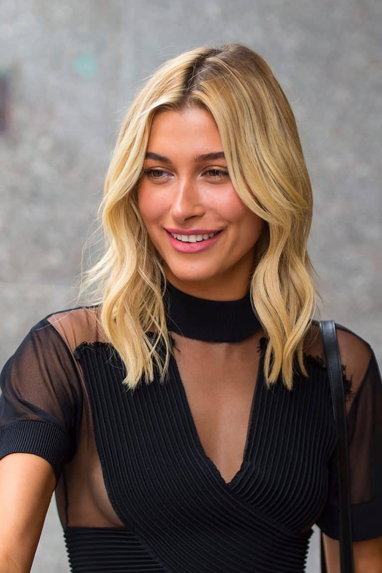 Hailey Baldwin Bieber con 20-21 años