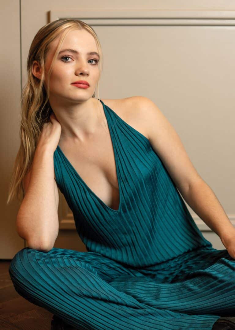 Freya Allan con 20-21 años