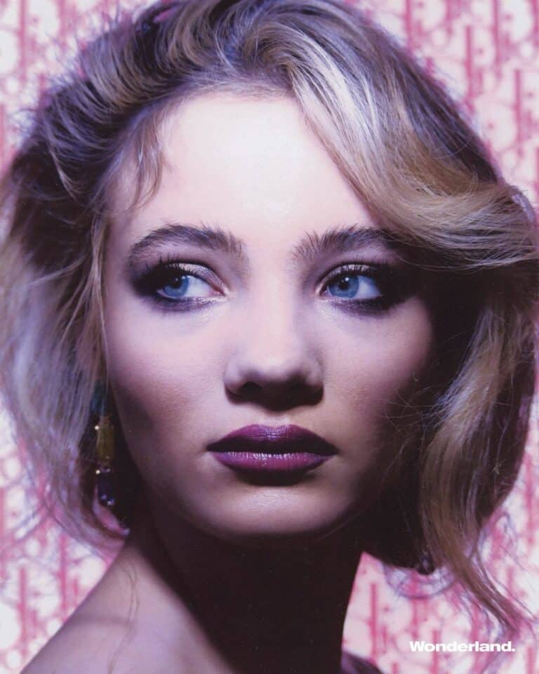 Freya Allan con 19-20 años