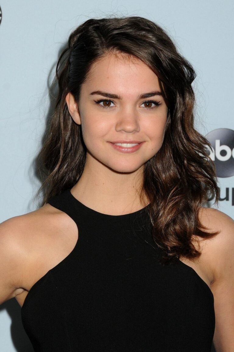Maia Mitchell con 20-21 años